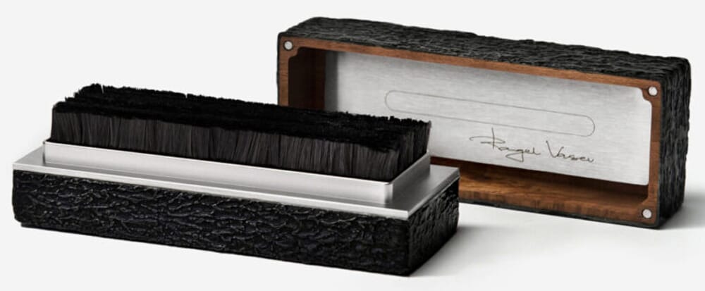 Ramar-Noir-brush_1-1024x683.jpg